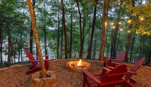 🌿 Charming, cozy cottage on the quiet northern end of Lake Lanier, ideal for peaceful escapes, deep relaxation, and time to reconnect with nature away from the city.