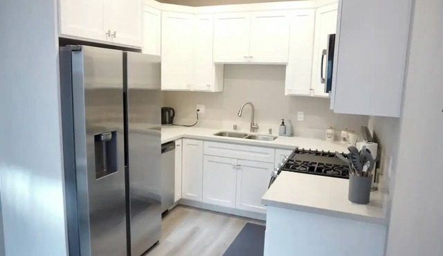 Charming & Cozy Haven Near Oak Park Brewing!