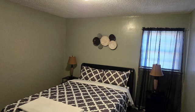 “Charming & Cozy Home - 3 Min to VA + Downtown”