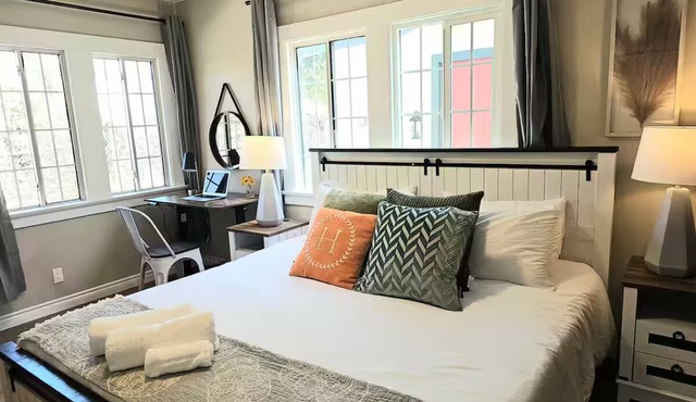 Charming & Cozy Home Near Caltech PCC & Pasadena Convention Center King-size bed