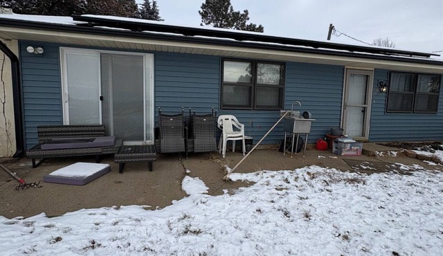 Charming Cozy Home on 2.75 acres, horse rides are available on request.