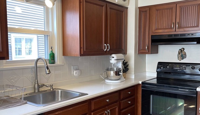 Charming Cozy Home in Heart of Rocky River in Direct Solar Eclipse Path