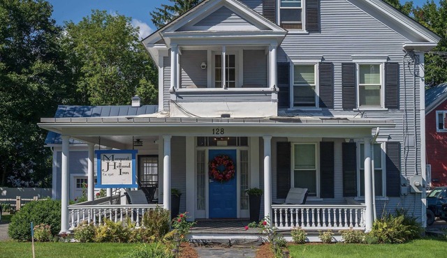 Charming, cozy Inn located in the heart of Northfield