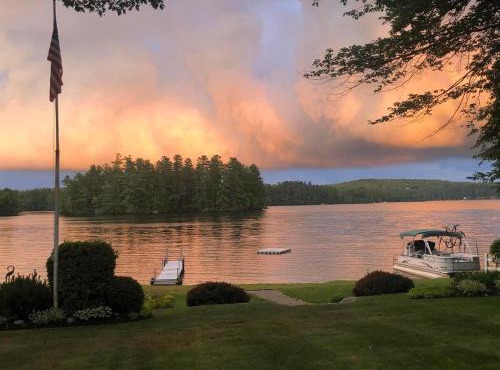 Charming & Cozy Lakefront Home - Private Beach!