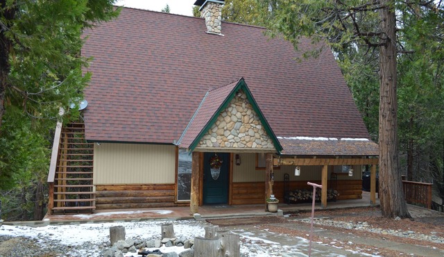 Charming, Cozy, & Peaceful Mountain Getaway for Family & Friends