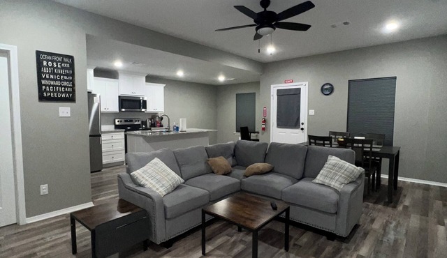 Charming Cozy Private Bedroom Shared Space Shared Bathroom with fenced backyard