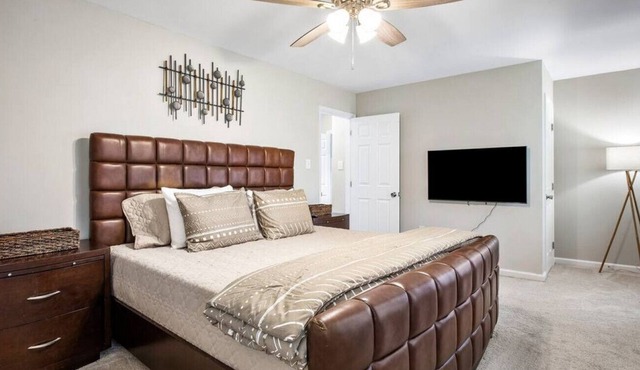 Charming & Cozy Retreat: Your Perfect RVA Getaway