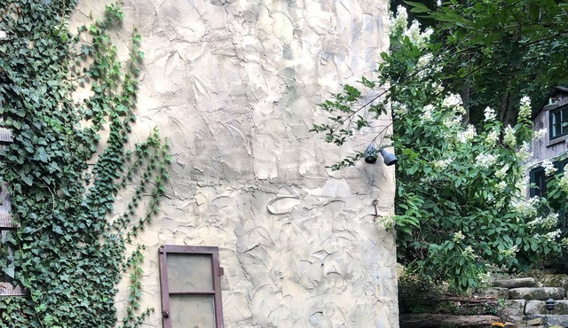 Charming & Cozy Suite in Historic Home