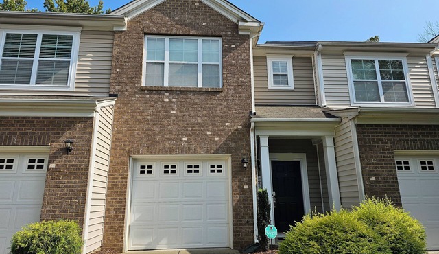Charming & Cozy Townhome in Charlotte