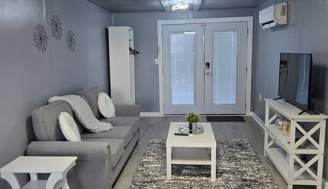 Charming & Cozy 1-bedroom apartment newly renovated in Linthicum Heights.