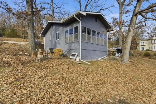 Charming & Cozy Waterfront Cabin at 21mm Near Shorty Pants