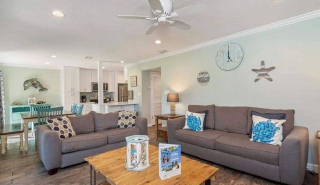 Charming, cozy with a coastal vibe family sized villa, 15 min walk to the beach.