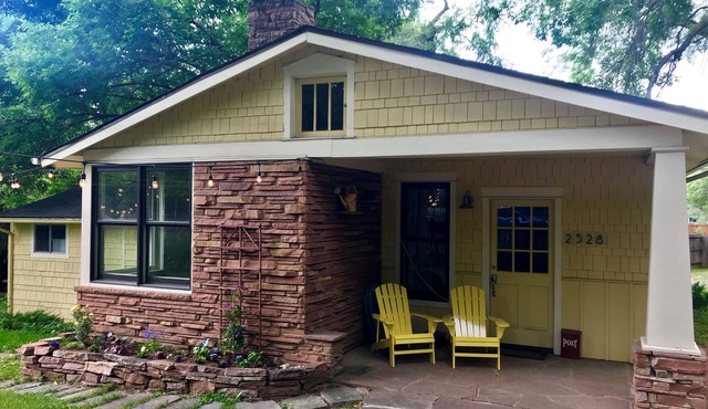 Charming Craftsman 2-bedroom bungalow, downtown but private