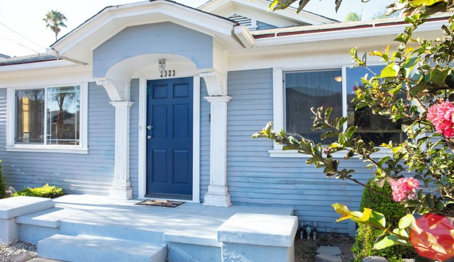 Charming Craftsman House - 3 Bedrooms With Parking - By Beach, Shops & Retro Row