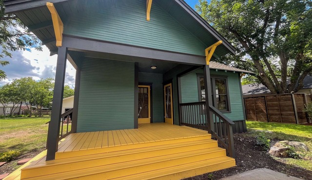 Charming Craftsman Home located in the Downtown Historic District of Hutto Texas