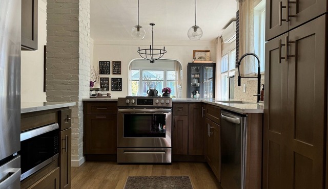 Charming Craftsman Home-Away-from-Home in Ravenna with Luxury Gymn