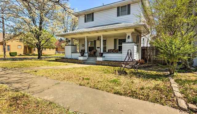 Charming Craftsman Home in Downtown Bartlesville!