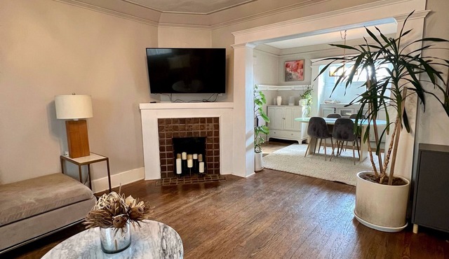 Charming Craftsman in Silver Lake, steps from Sunset Junction