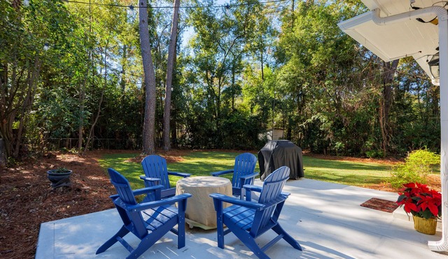 Charming Craftsmen fenced yard close to SGMC & VSU Pets Welcome Gas Fire Pit