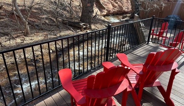 Charming Creekside Cabin Walk to Downtown Manitou – Ideal Retreat!nnnnnnnnnnnnnn