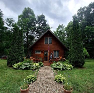 Charming Creekside Log Cabin with Wood Burning Stove Overlooking the Neshannock Creek, Western PA