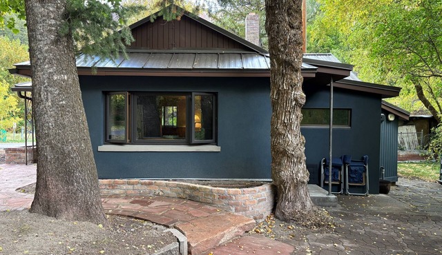 Charming Creekside Mountain Cottage