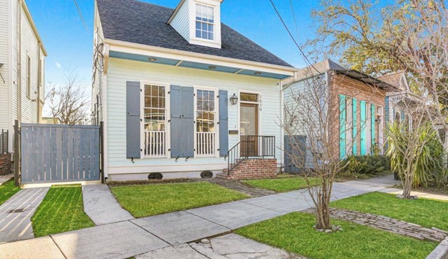 Charming Creole Cottage 2 Blocks Across Rampart St from French Quarter