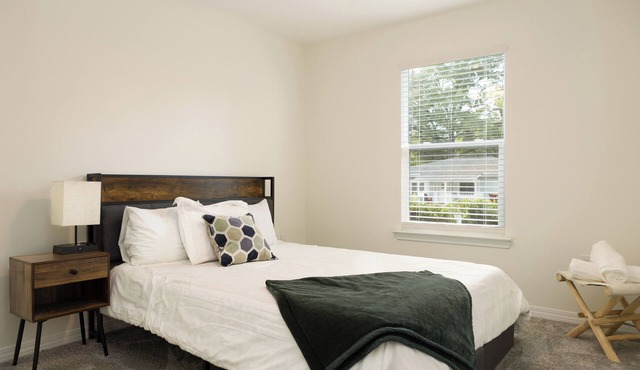 Charming Crestview Stay 4 Bedrooms, Prime Location