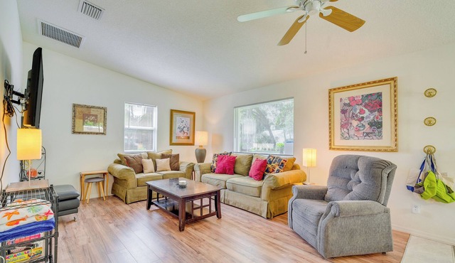 Charming Crystal River Retreat Near Kings Bay!