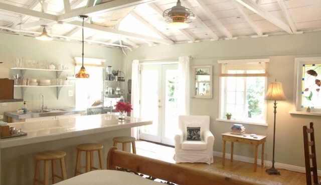 Charming Culver City Cottage w/Shared Pool+garden