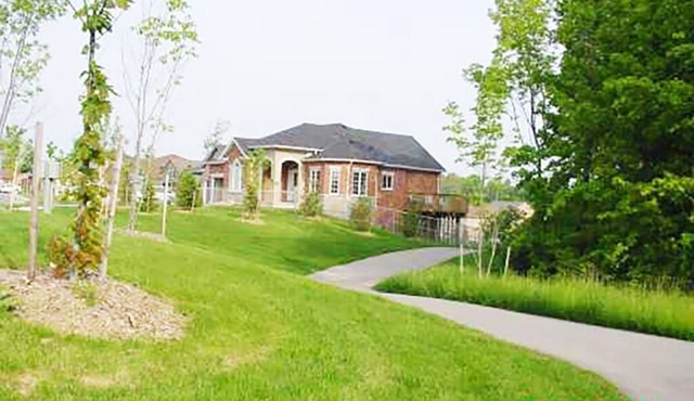 CHARMING CUSTOM HOME BESIDE PARK,WALK TO BEACH