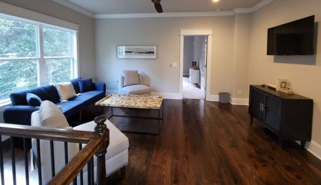 Charming Custom Home in Historic Suwanee-Sleeps12