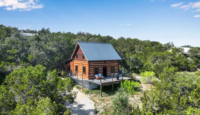 Charming Custom Log Cabin - Perfect for Stargazers and Day-Trippers!
