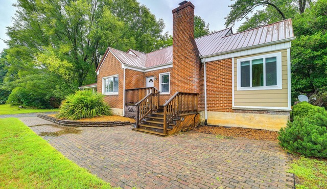 Charming Damascus Retreat w/Deck & Creek Views!