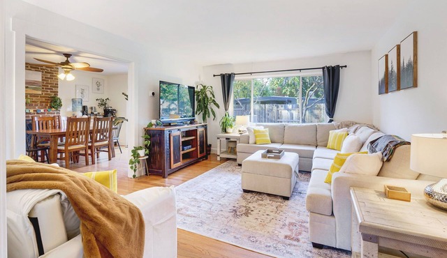 Charming Davis Retreat: Cozy & Central