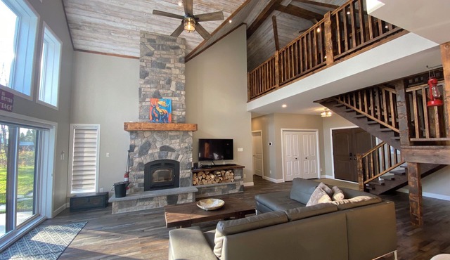Charming Deer Lake Cottage for 1-4 Guests
