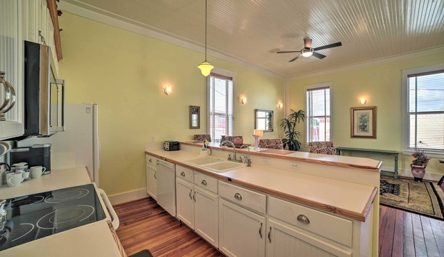 Charming DeFuniak Apartment in Historic Dtwn!