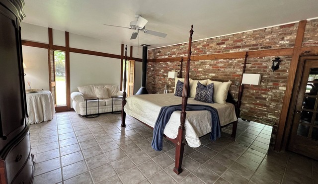 Charming Delta cottage in serene, safe, pedestrian friendly neighborhood