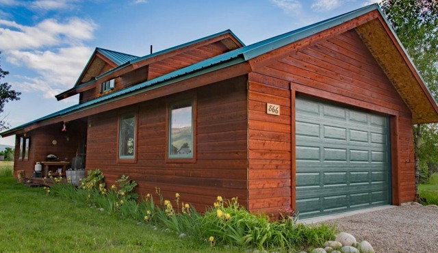 Charming Deluxe Mountain Cabin. Ski/Summer Adventures! 7 mi. to Grand Targhee!