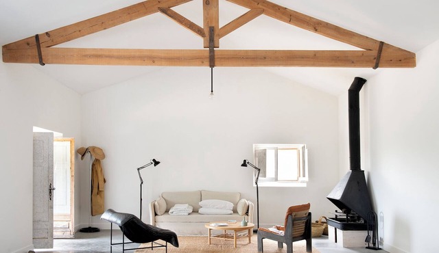 Charming Design Loft in renovated catalan farmhouse, Cantallops