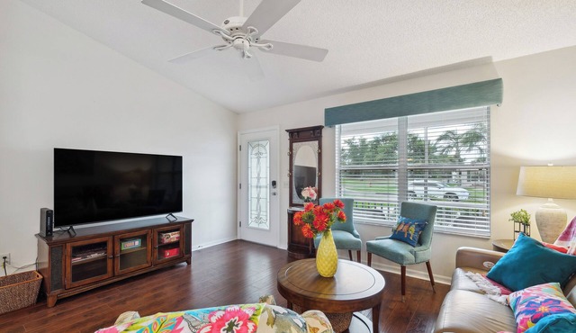 Charming Designer Home Near Lake Sumter