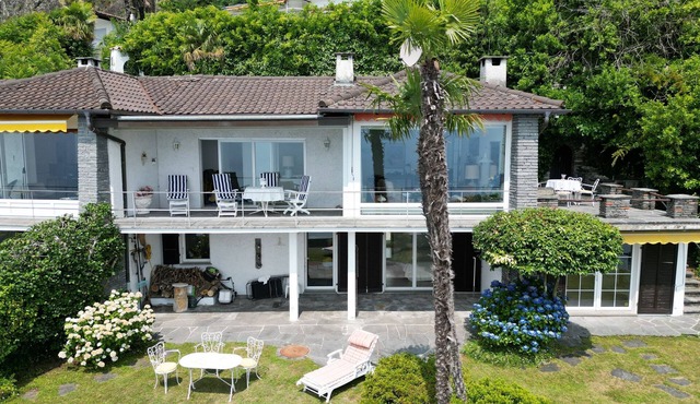 Charming detached house on a fantastic hillside location with magnificent views