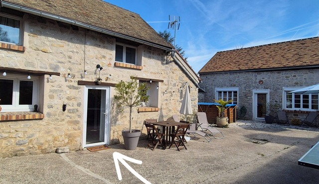 Charming detached house with swimming pool close to climbing sites