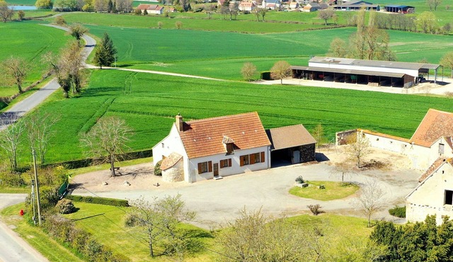 Charming Detached Cottage with Large Garden, Near Forest and Karting