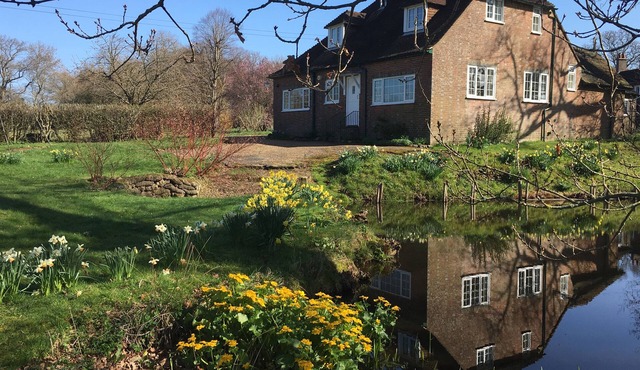 Charming detached cottage in peaceful, rural setting with woodland & ponds