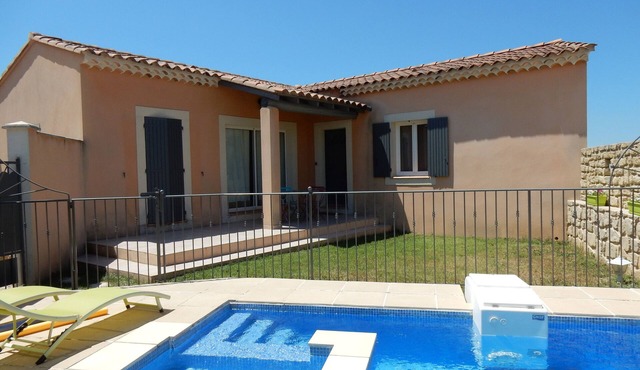 Charming detached house, stunning views of Mount Ventoux with pool