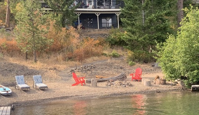 Charming Direct Lakefront 5BR Home With Stunning Views @ Coeur d’Alene