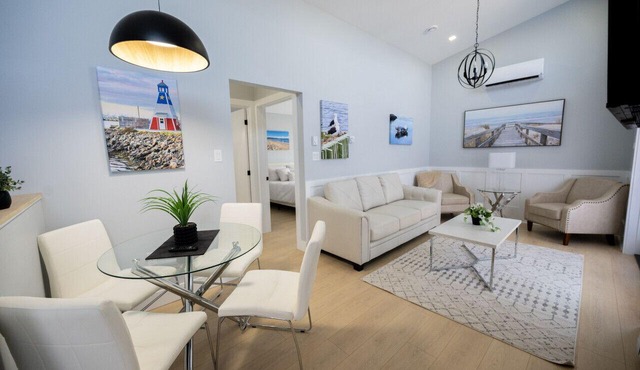 Charming Dockside Escape: Life by the Ocean