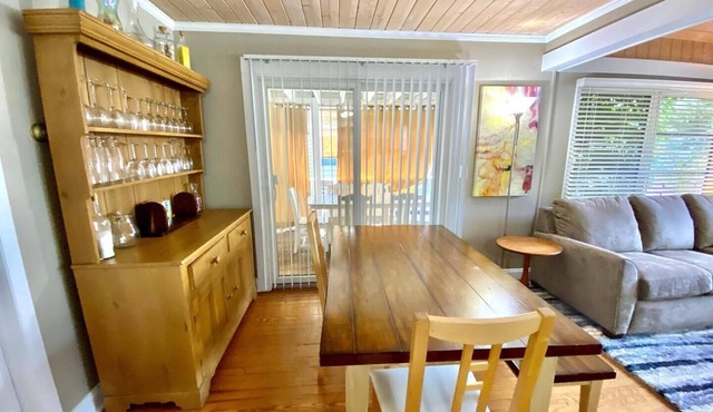 Charming Dog-Friendly Cottage, Walk to Rehoboth Beach, Private Yard & Parking!