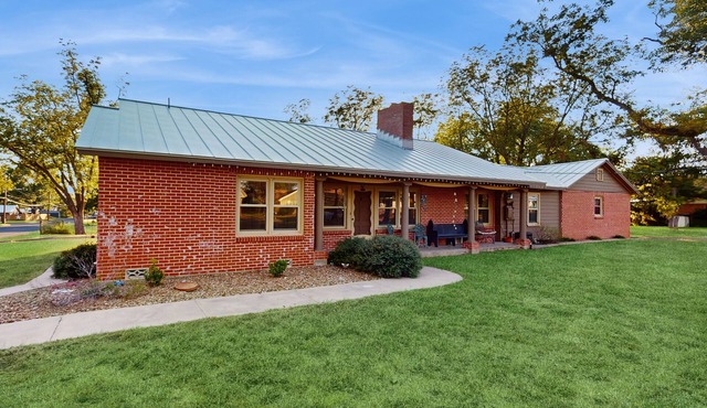 Charming, dog-friendly home with patio, grill, & parking - close to town
